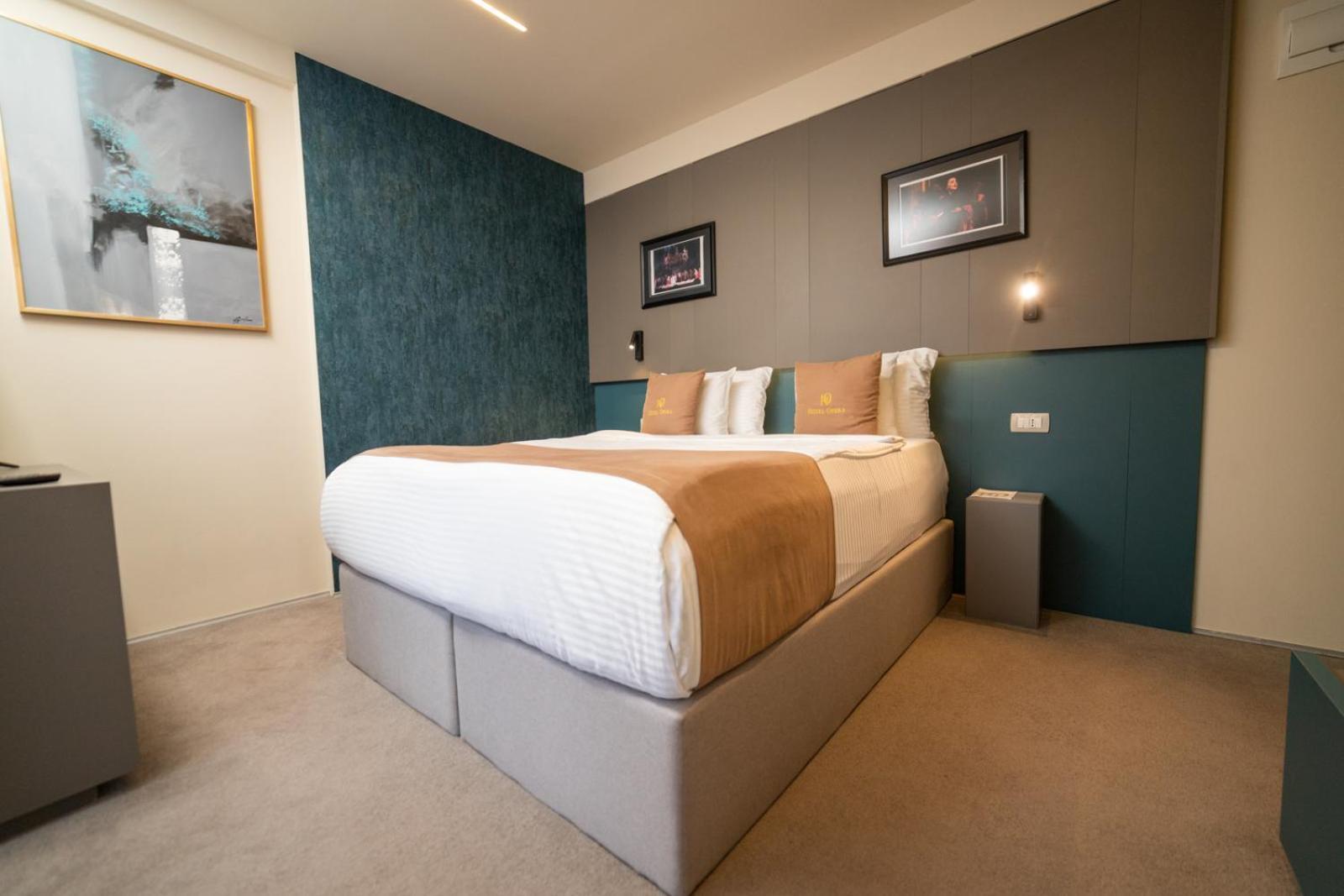 Hotel Opera Pristina Eksteriør billede