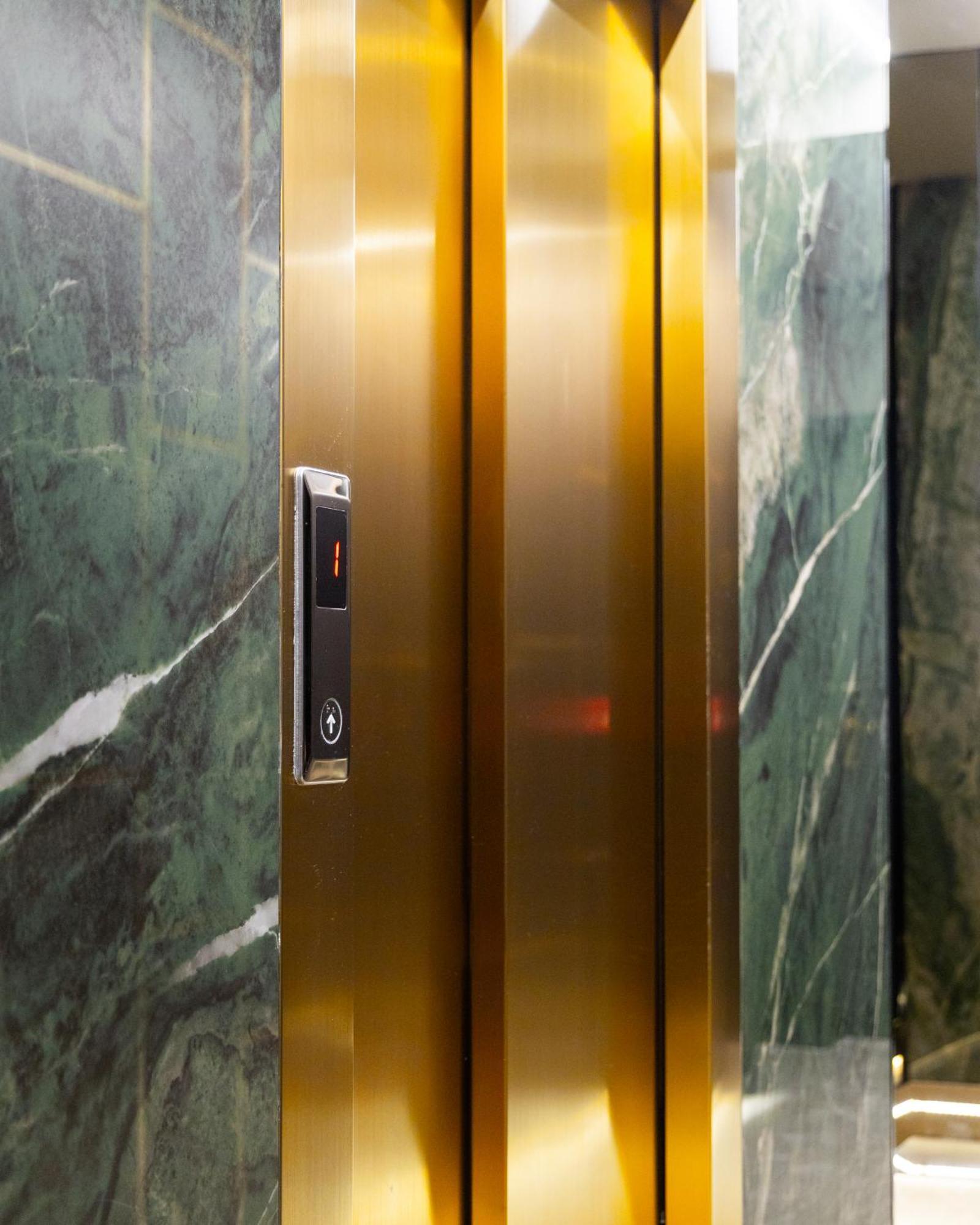 Hotel Opera Pristina Eksteriør billede