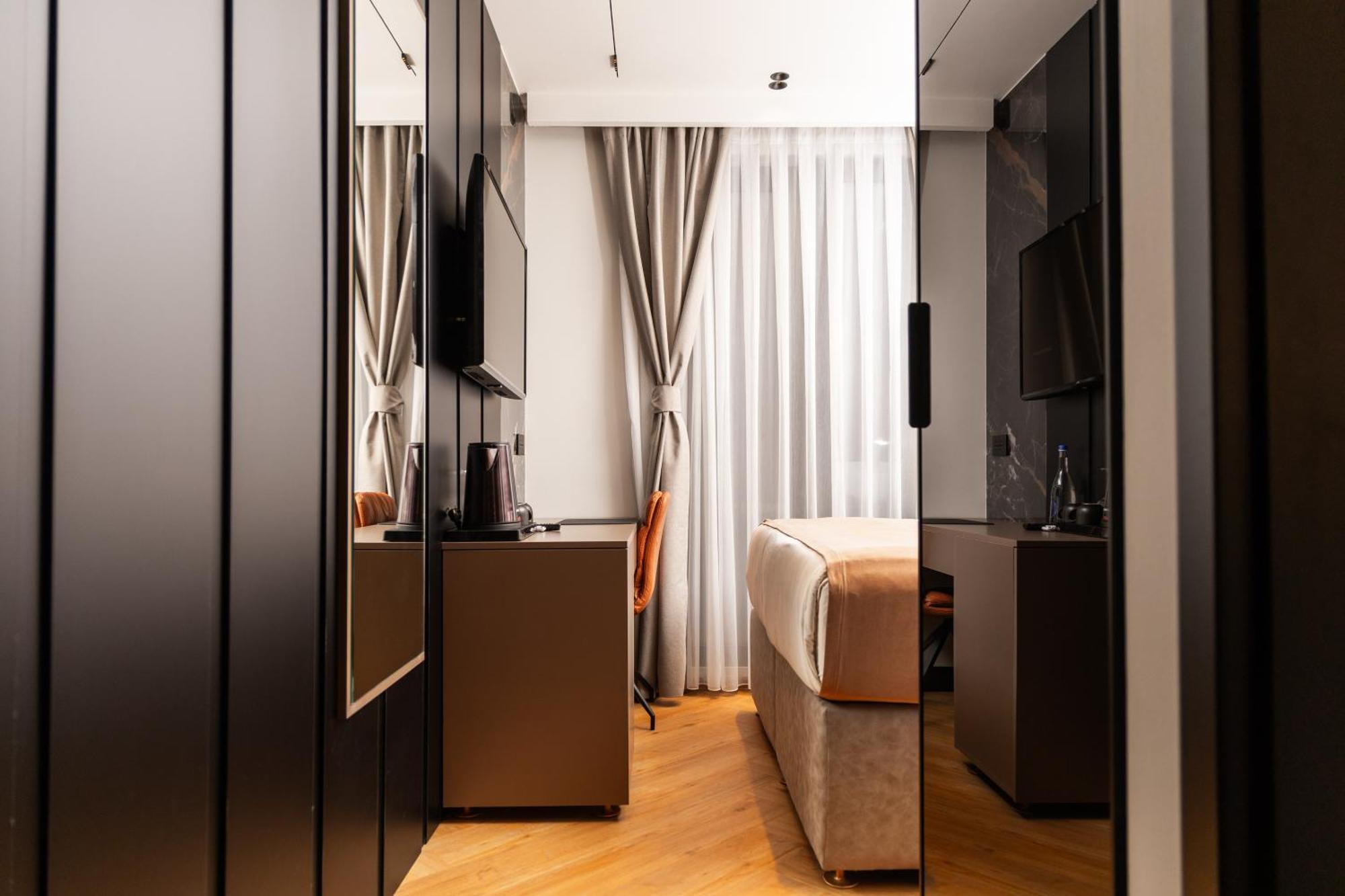 Hotel Opera Pristina Eksteriør billede